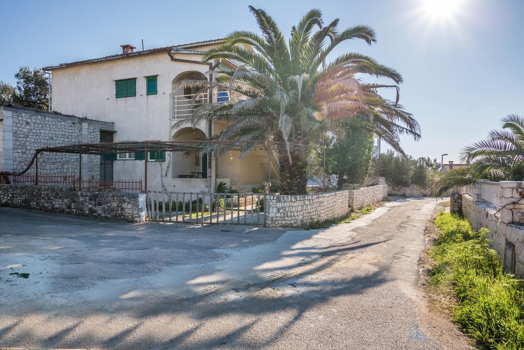 Apartment Srecko Винишче Экстерьер фото