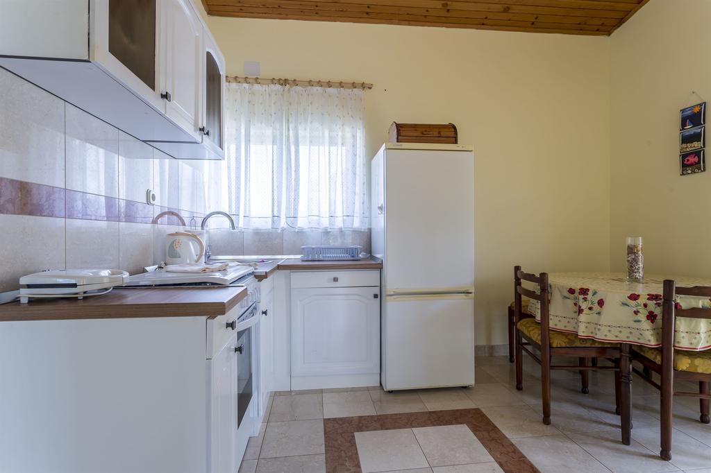 Apartment Srecko Винишче Экстерьер фото